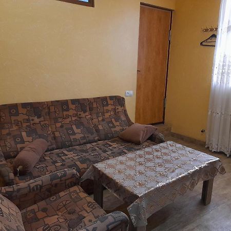 Guest House In Center Erivan Exterior foto