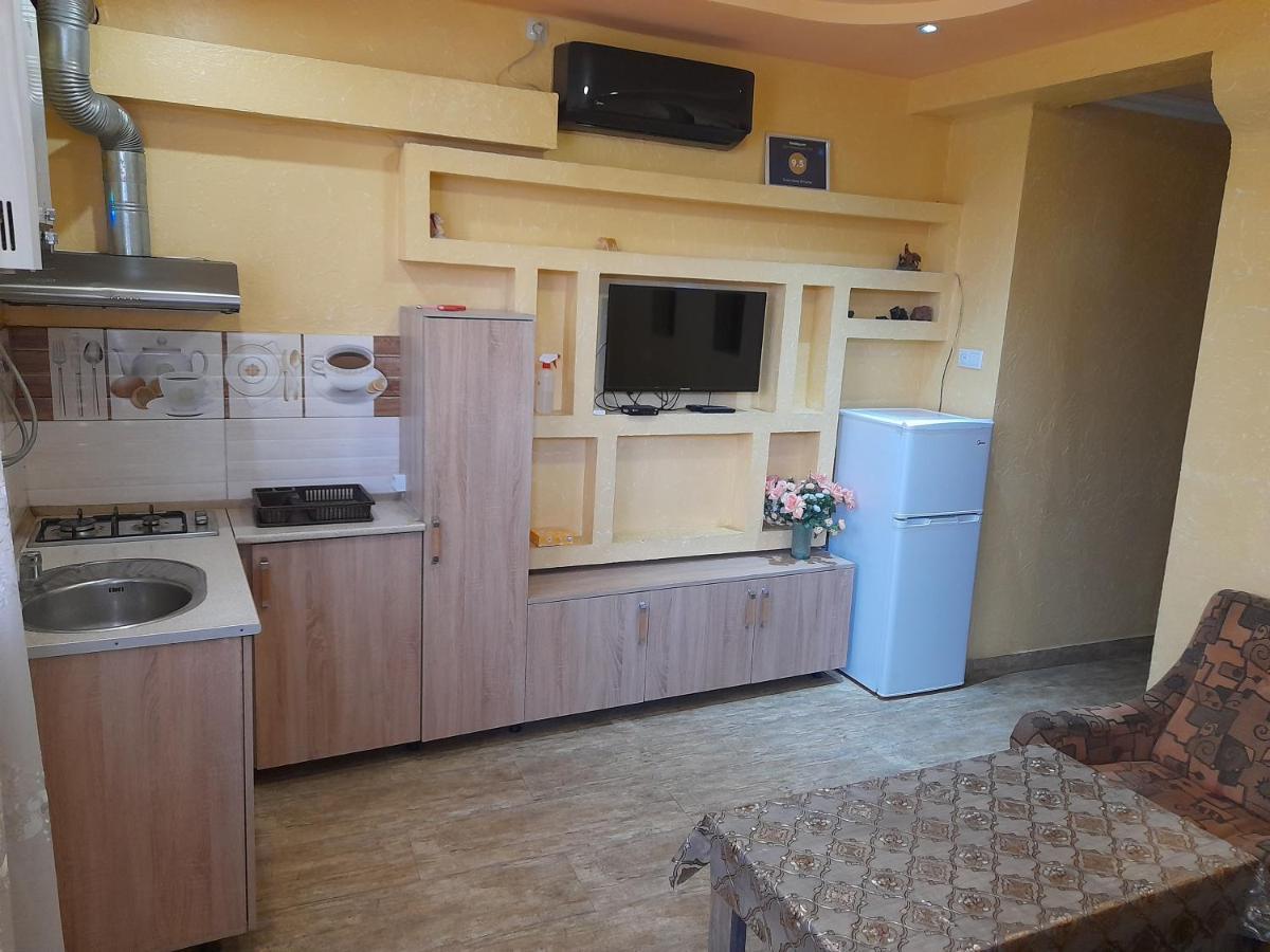 Guest House In Center Erivan Exterior foto