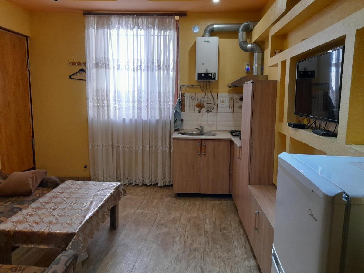 Guest House In Center Erivan Exterior foto