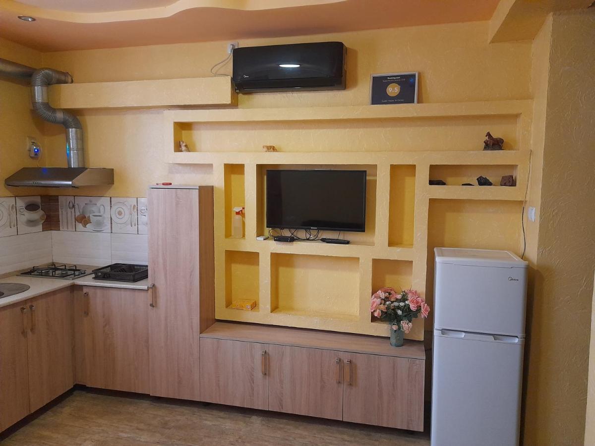 Guest House In Center Erivan Exterior foto