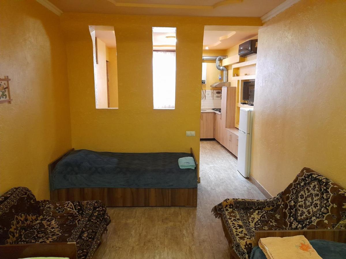 Guest House In Center Erivan Exterior foto